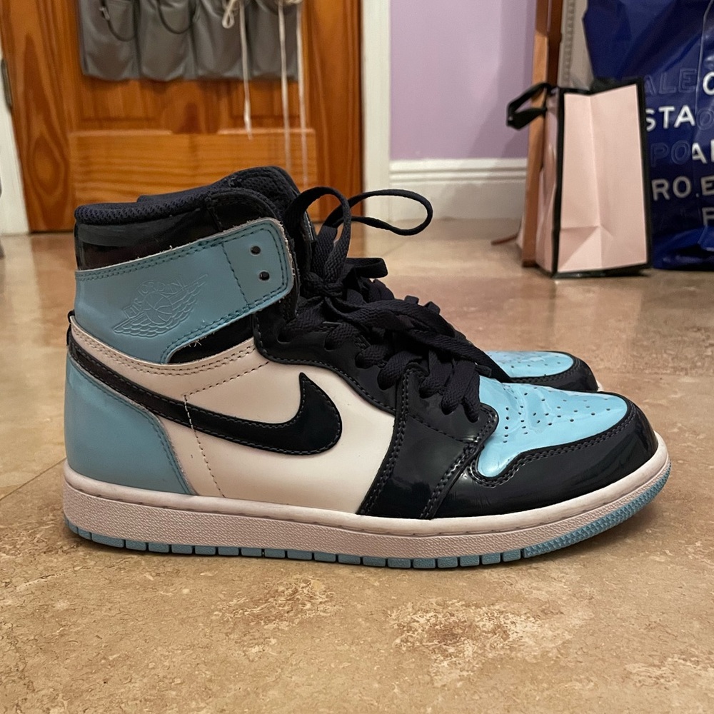 Women’s Air Jordan 1 Retro High OG “Blue Chill” - Picture 4 of 8